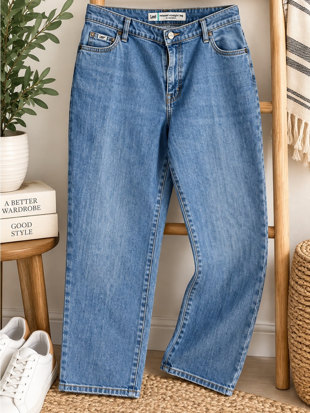 Lee Relaxed Straight Leg Jeans Women’s Light Wash 19” Waist 29” Inseam Short